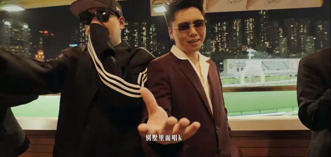 別墅裡面唱K